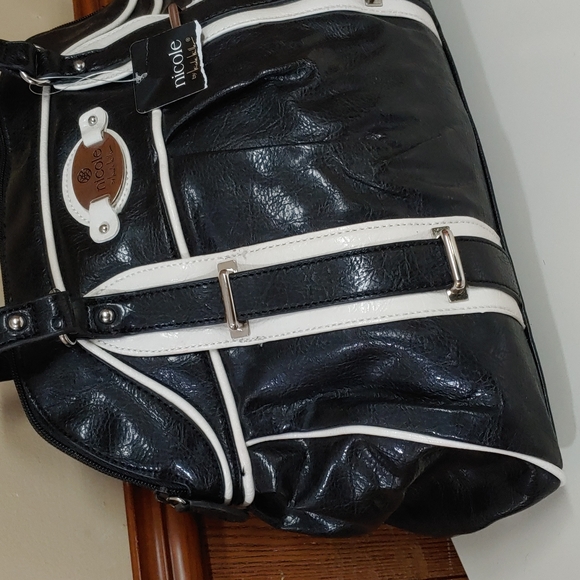 Nicole Miller 🆕 Shiny Leather Shoulder Bag - Picture 3 of 17